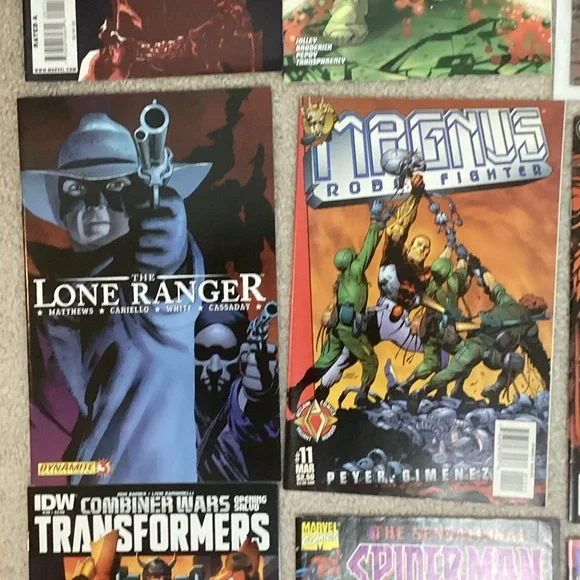 Comic Book Collection with Various Covers - Picture 6 of 7